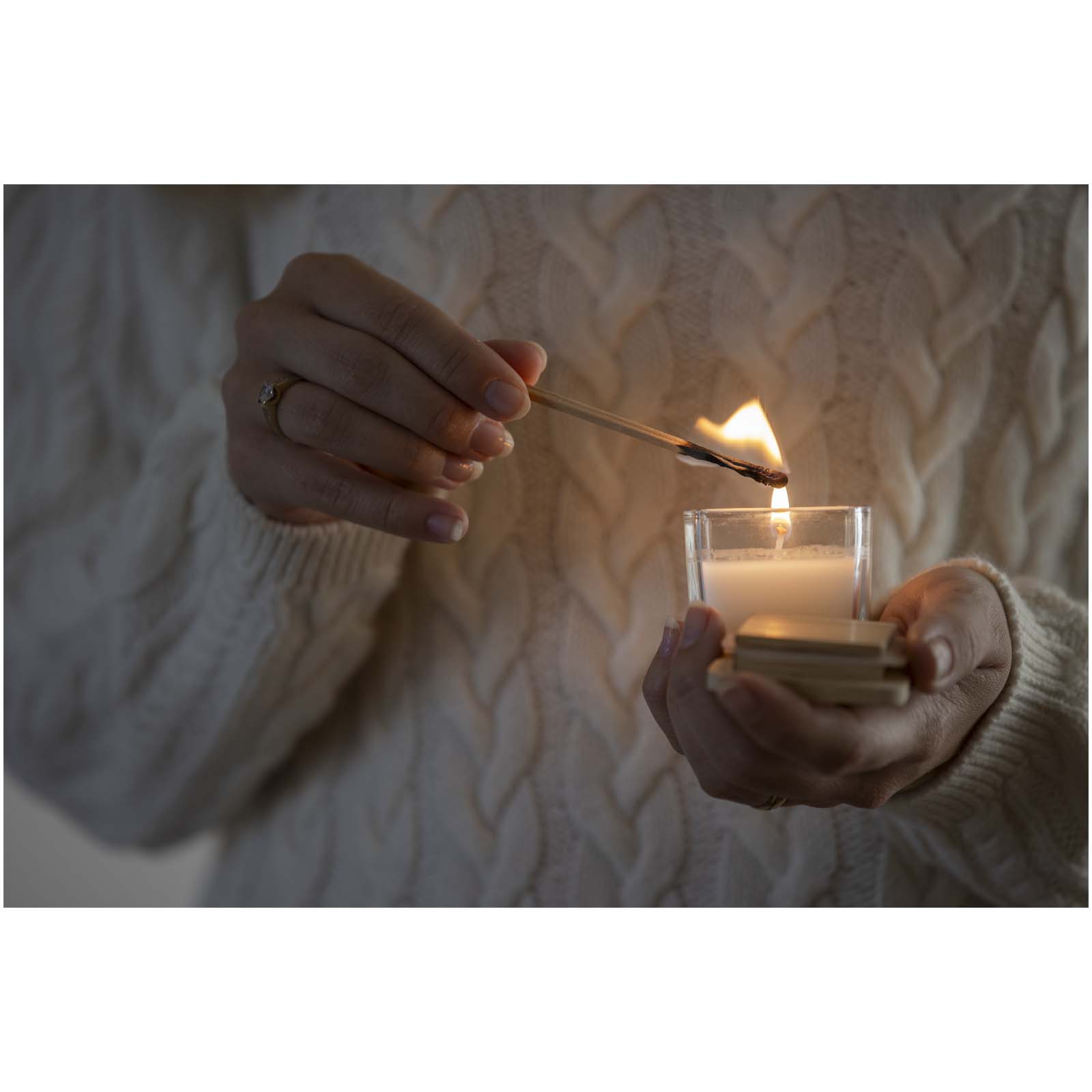Candela quadrata in vetro con coperchio in bambù Ambra