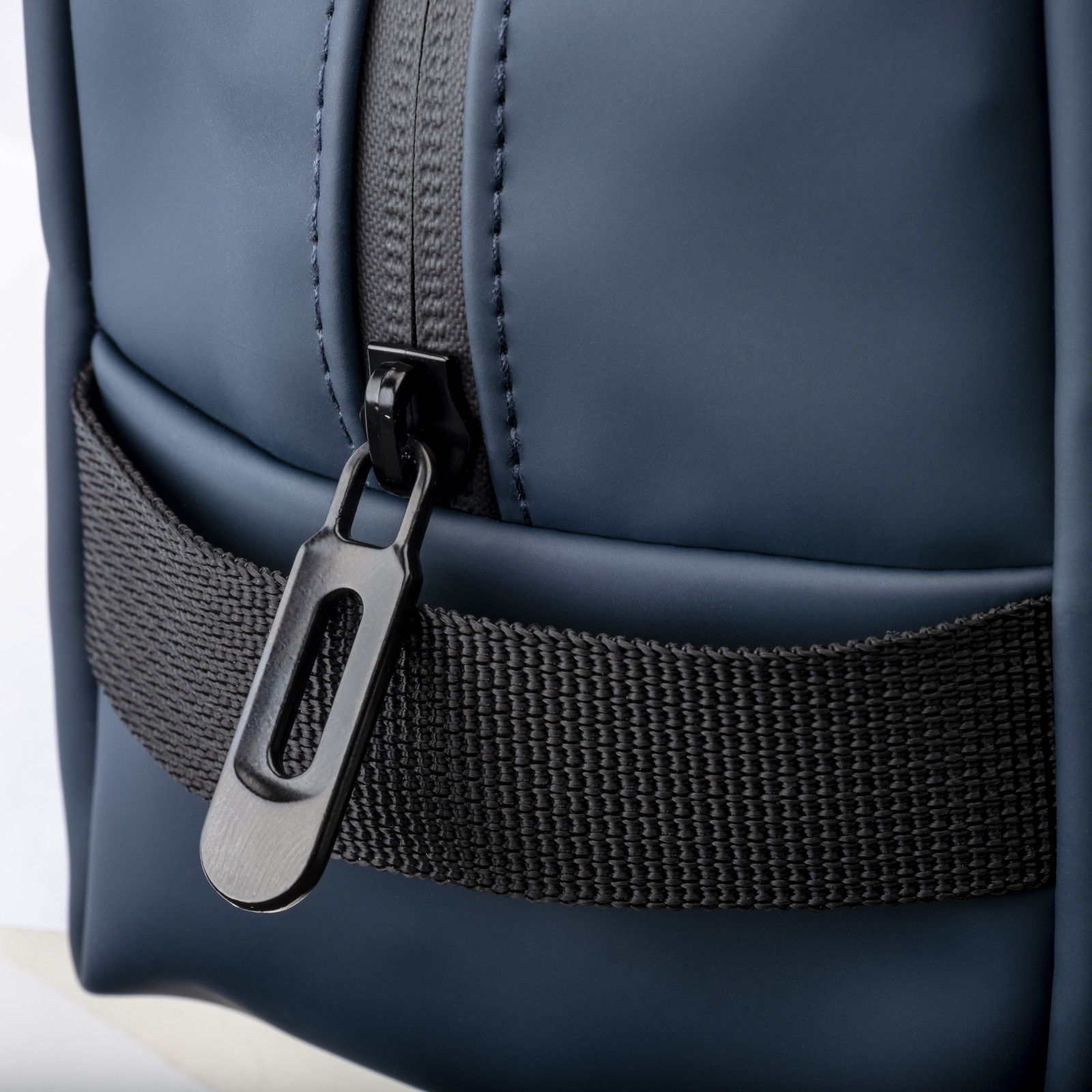 Beauty case in Soft PU water resistant con maniglia laterale, con logo DE.MI Design