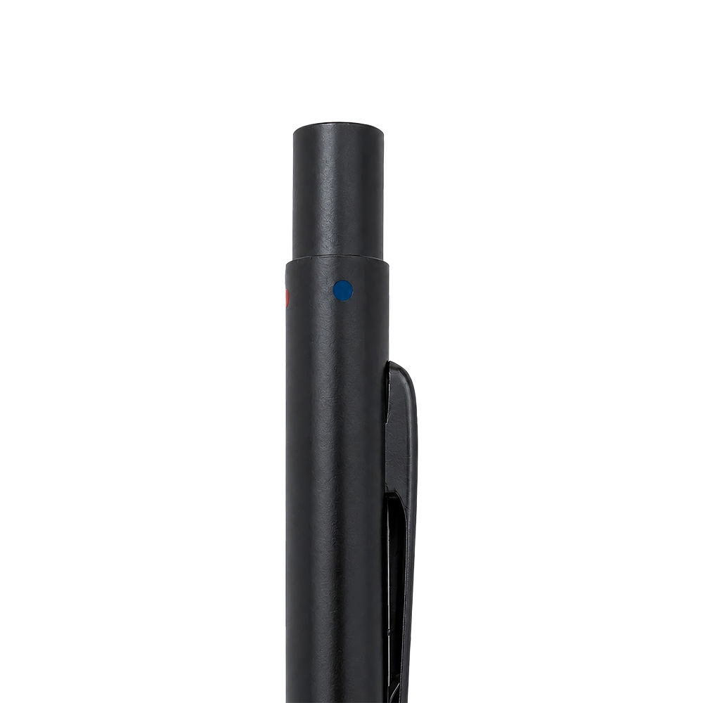 Penna a scatto in metallo. Quattro refill (nero, blu, rosso, verde)
