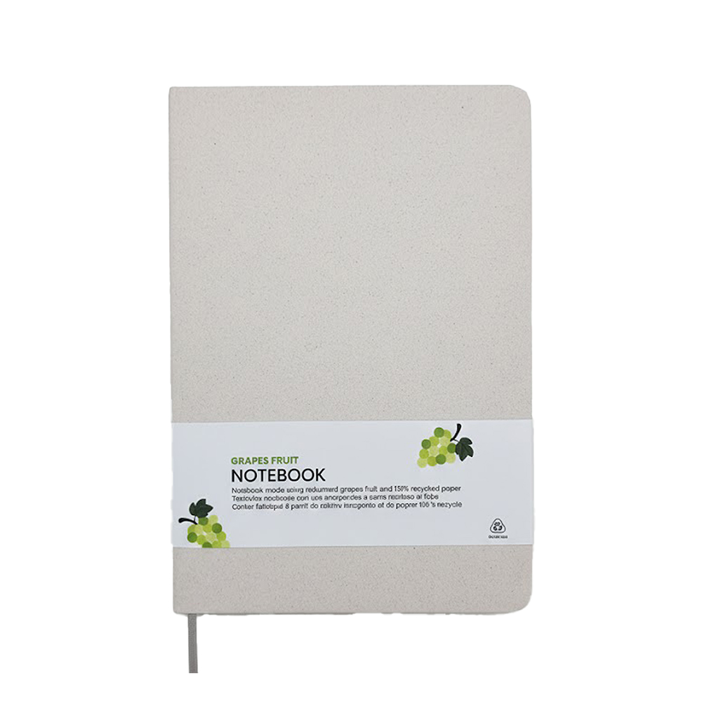 Quaderno con copertina realizzata con i residui di frutta ed elastico di chiusura
