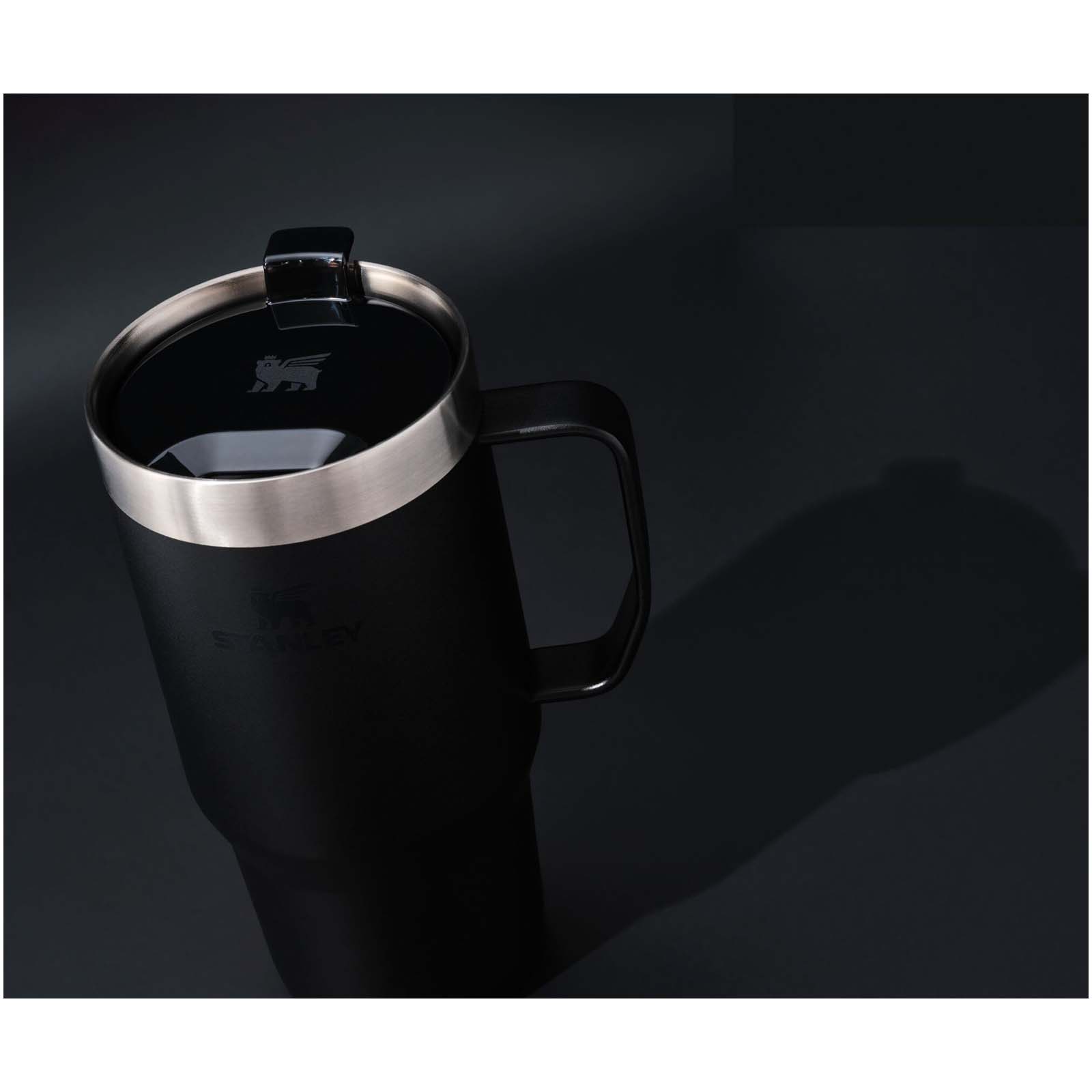 Tazza isolata Stanley Everyday Suburban da 473 ml in acciaio inox riciclato