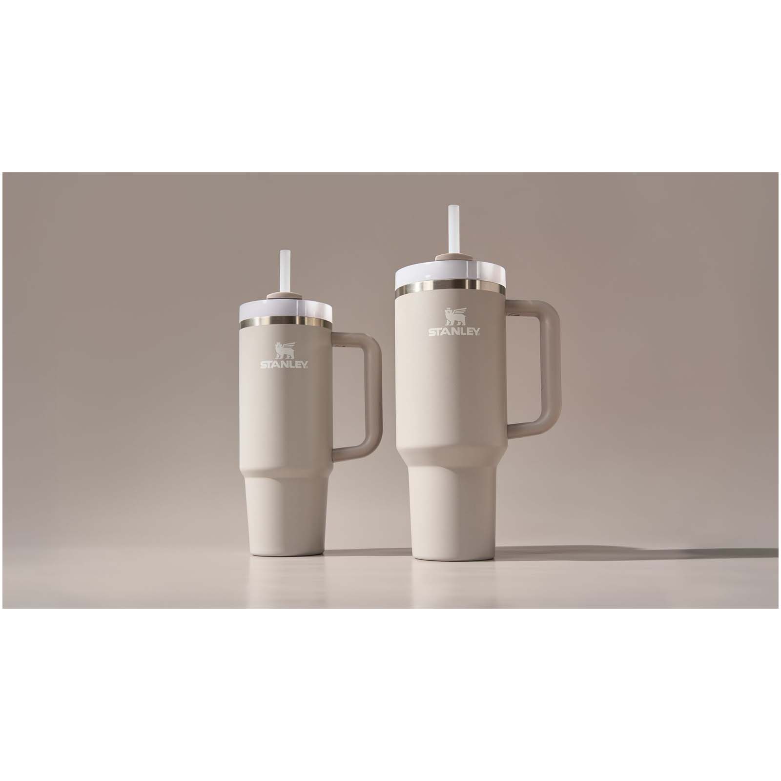 Bicchiere isolato Stanley Quencher® H2.0 FlowState™ 890 ml in acciaio inox riciclato